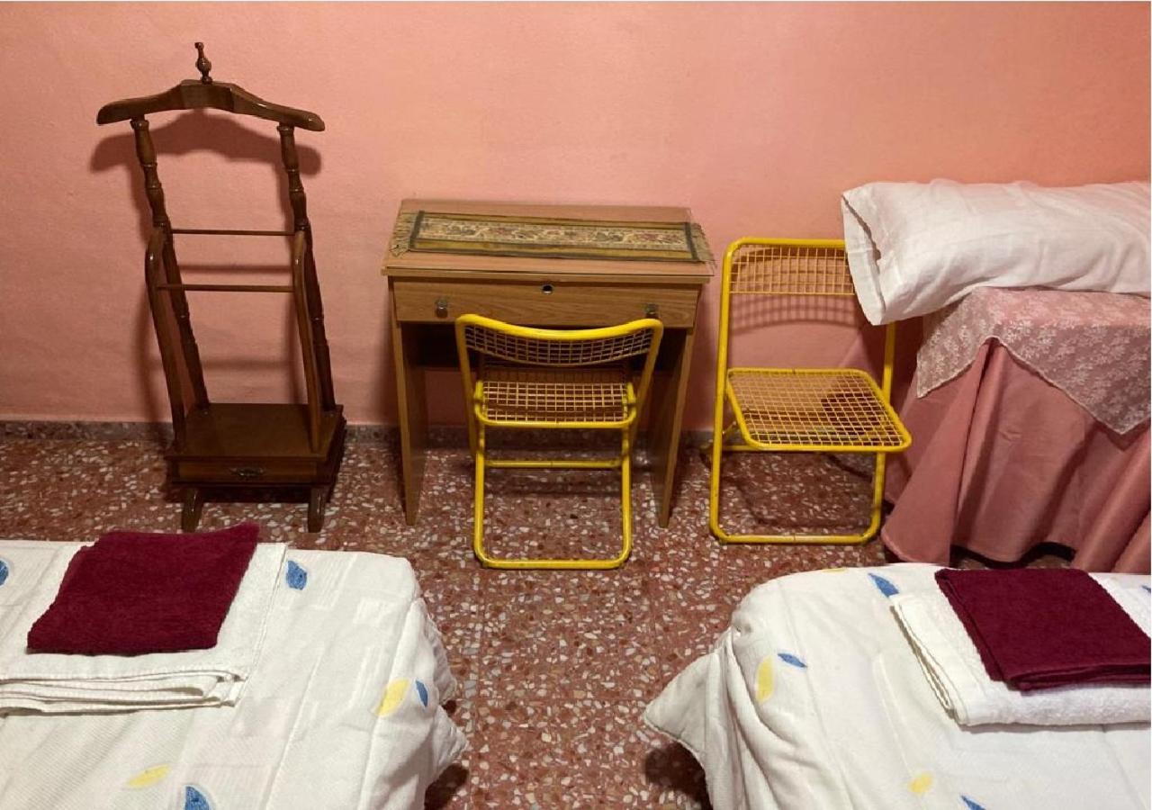 Habitacion En Casa Rural Particular El Palomar 비예나 객실 사진