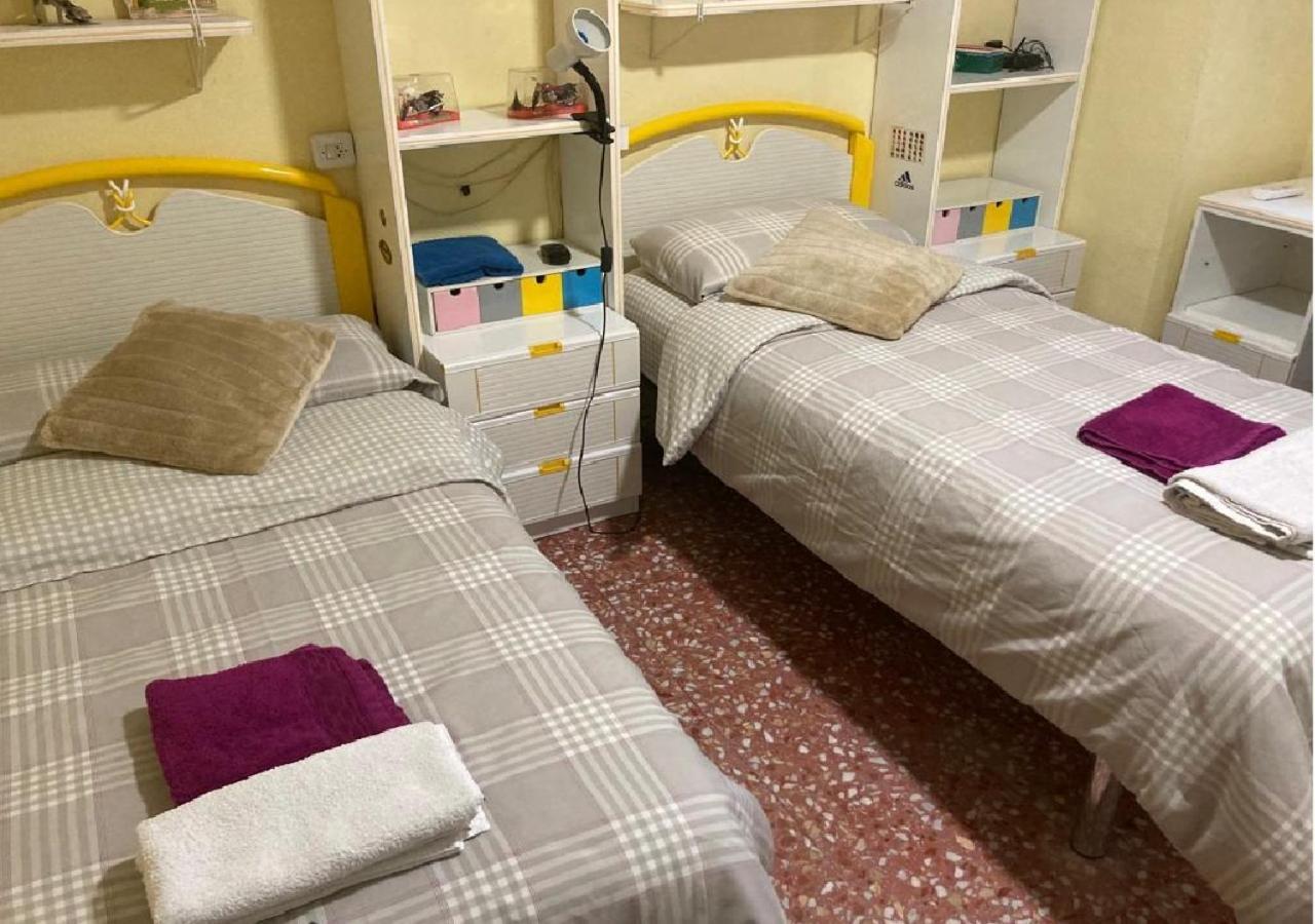 Habitacion En Casa Rural Particular El Palomar 비예나 객실 사진